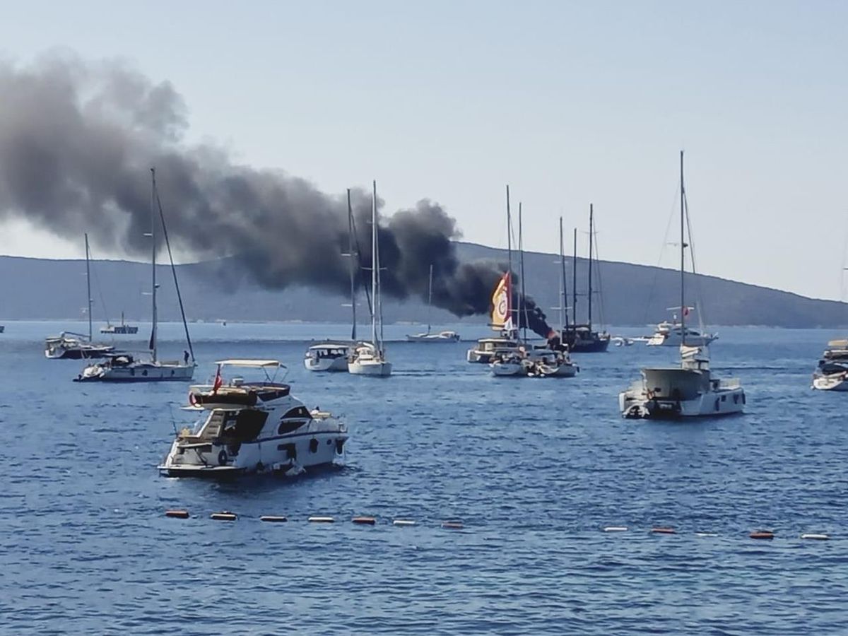 Bodrum\'da teknede çıkan yangın KEGM ekiplerince söndürüldü