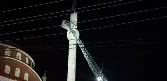 Son dakika haber... Elektrik tesisatından çıkan yangın minareyi yaktı