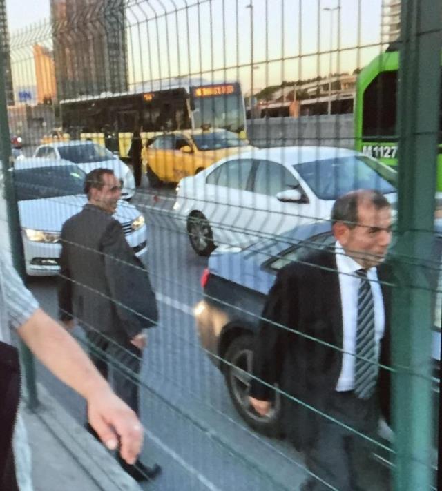 Galatasaray maçı öncesi ilginç anlar! Yol kenarında koşan Dursun Özbek'i görenler gözlerine inanamadı