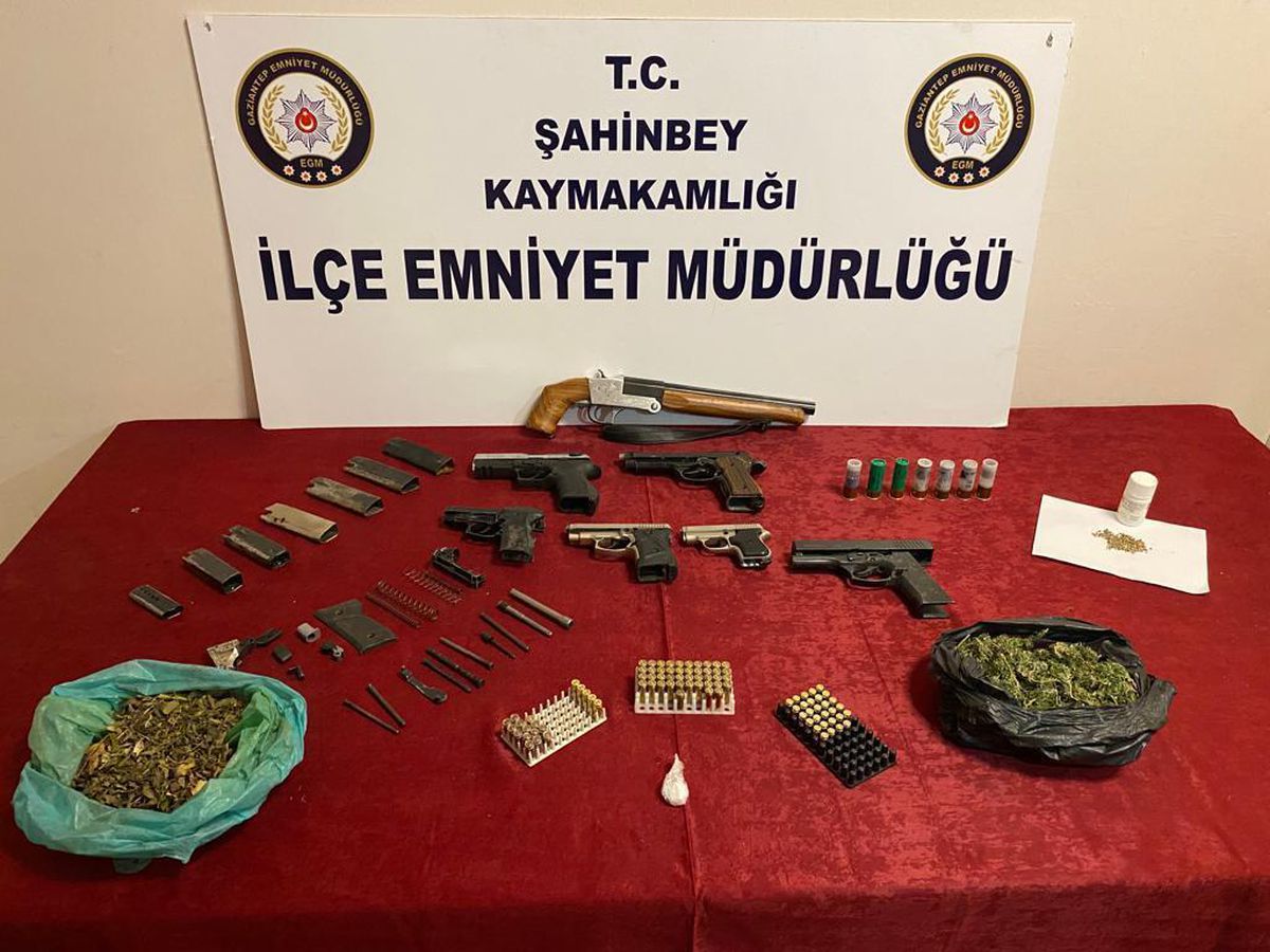 Gaziantep\'te uyuşturucu operasyonunda 7 silah ele geçirildi