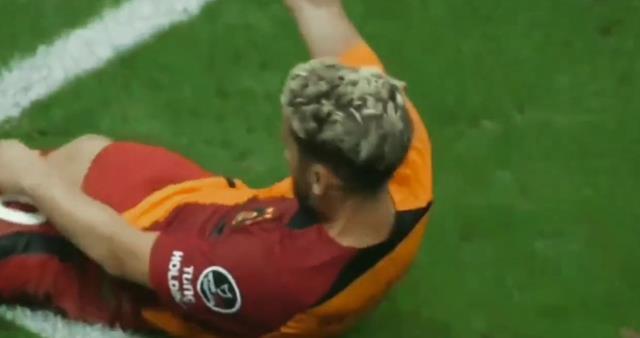 Herkes ağzı açık izledi! Mertens'in yerden kalkmak için yaptığı hareket olay oldu Herkes ağzı açık izledi! Mertens'in yerden kalkmak için yaptığı hareket olay oldu