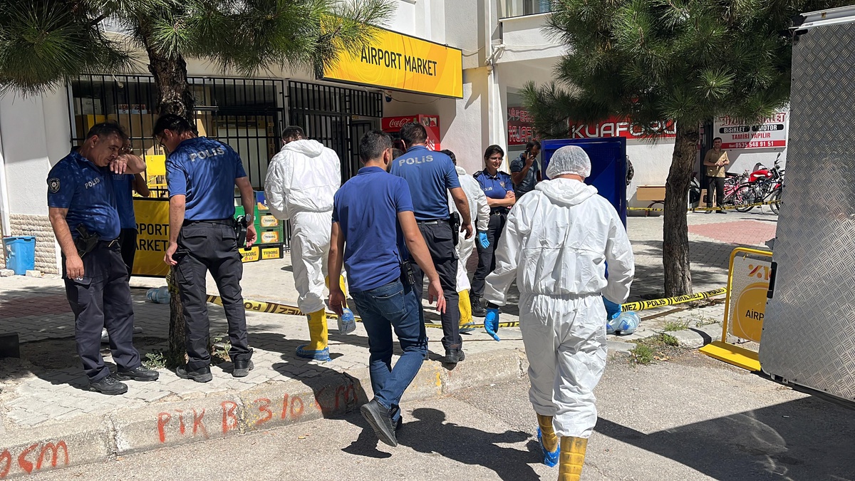 Isparta\'da bir kişi marketin tuvaletinde ölü bulundu