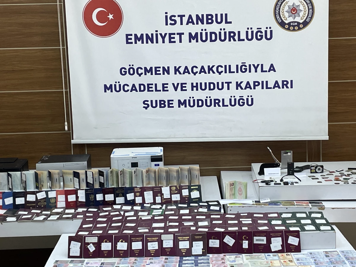 İstanbul\'da casusluk, sahtecilik ve göçmen kaçakçılığı operasyonunda 4 zanlı tutuklandı