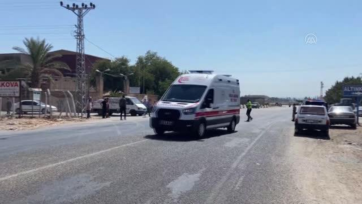 Hatay\'da kamyona çarpan motosikletin sürücüsü ağır yaralandı