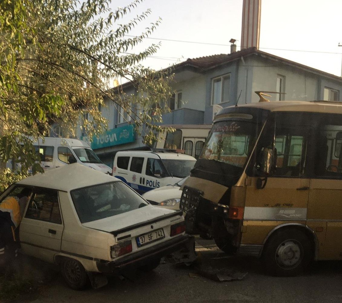 Karabük\'te dolmuş ile otomobilin çarpıştığı kazada 2 kişi yaralandı