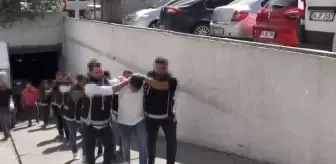 Son dakika haber! Sedat Peker'in evinin önündeki saldırıda gözaltına alınan 5 şüpheli adliyeye sevk edildi