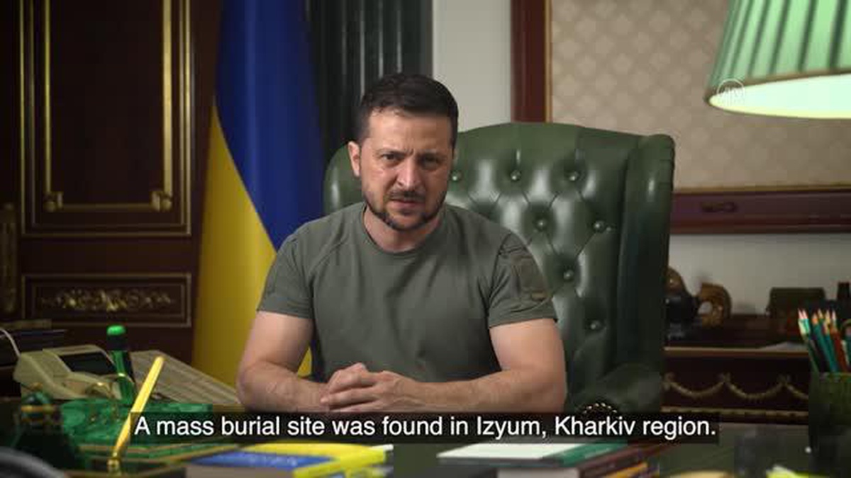 Zelenskiy, Rus güçlerinden geri alınan İzyum\'da toplu mezar bulunduğunu açıkladı