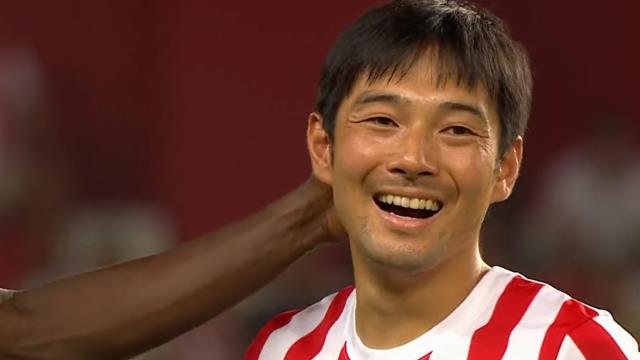 Antalyaspor'un yeni yıldızı Nakajima oyuna girer girmez yaptığıyla tribündeki ailesini şoke etti Antalyaspor'un yeni yıldızı Nakajima oyuna girer girmez yaptığıyla tribündeki ailesini şoke etti