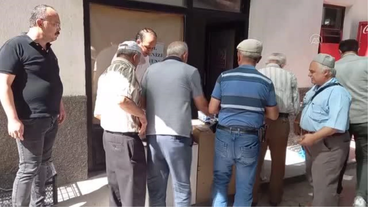 Beypazarı\'nda Ahilik Haftası kapsamında cami önünde çorba ve pilav ikram edildi