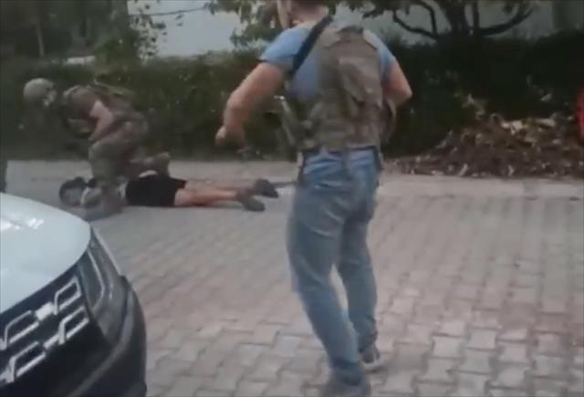 Bursa'da infaz koruma memurunun şehit olduğu bombalı saldırının failleri yakalandı Bursa'da infaz koruma memurunun şehit olduğu bombalı saldırının failleri yakalandı