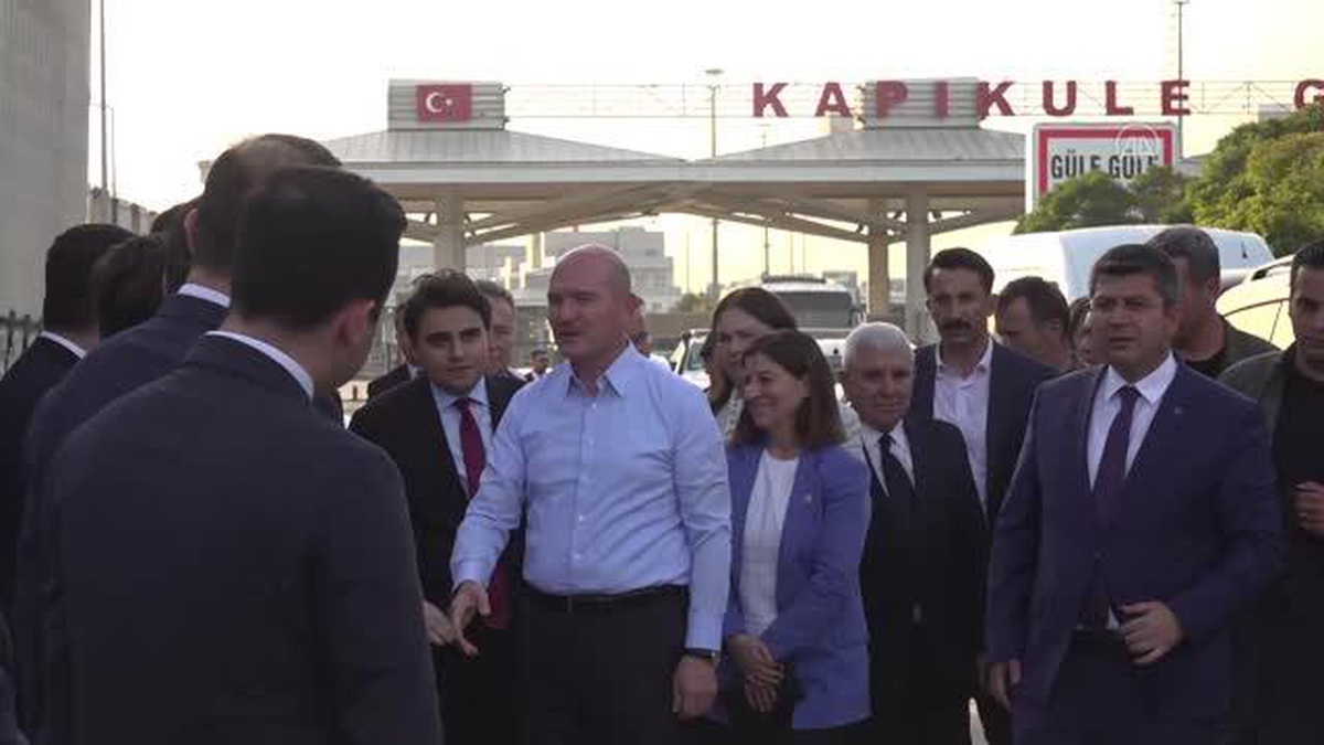 İçişleri Bakanı Soylu Edirne\'de öğrencilerle yaya geçidi boyadı