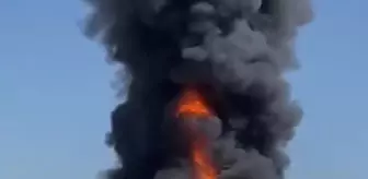 Son dakika haber: İzmir'de, kozmetik fabrikasında yangın (1)