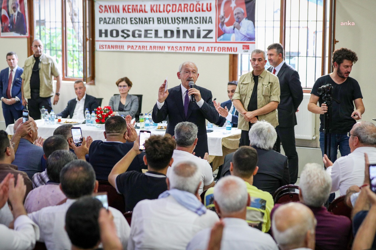 Kılıçdaroğlu, İstanbul\'da Pazar Esnafıyla Bir Araya Geldi