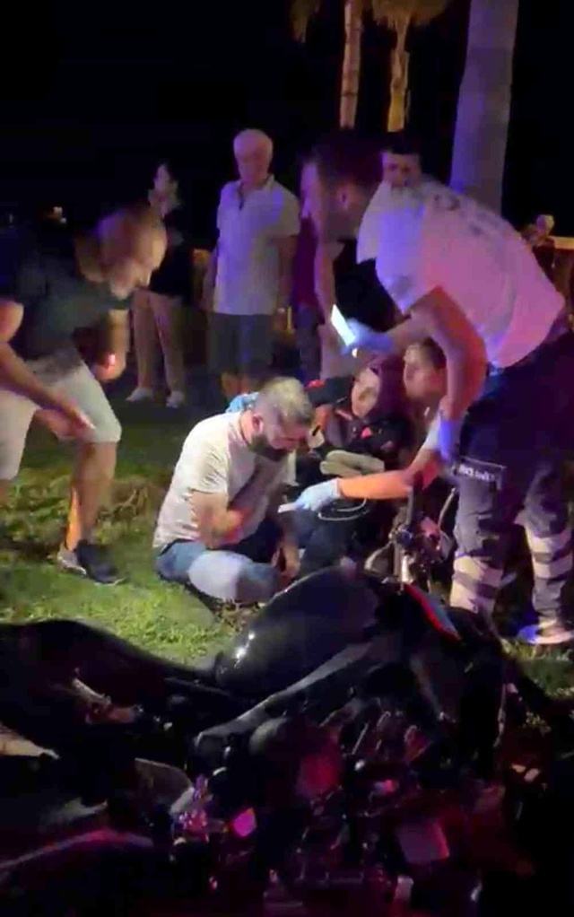 Motosikletin çarptığı hamile kadın, karnındaki ikiz bebekleriyle birlikte can verdi Motosikletin çarptığı hamile kadın, karnındaki ikiz bebekleriyle birlikte can verdi