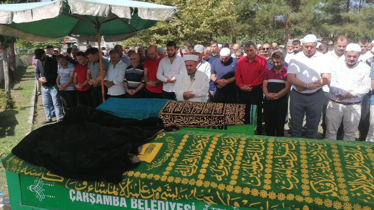 Samsun\'daki trafik kazasında hayatını kaybeden anne ile oğlunun cenazeleri defnedildi