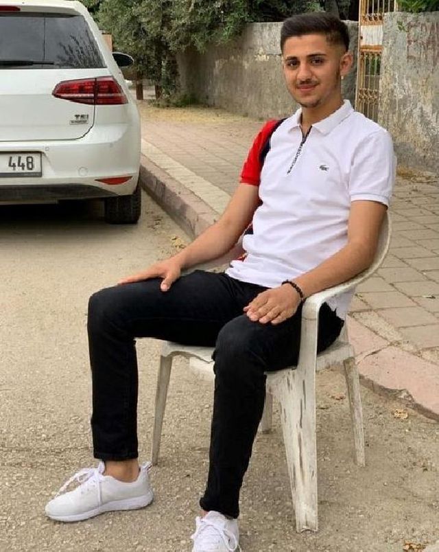 Silahlı saldırıda ölen Hakan, kurtulmak için ayakkabısını fırlatmış Silahlı saldırıda ölen Hakan, kurtulmak için ayakkabısını fırlatmış