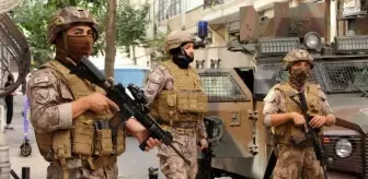Şişli'de annesini rehin aldı