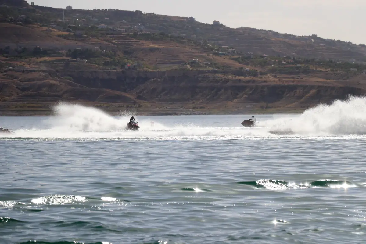 Türkiye Su Jeti ve Flyboard Şampiyonası Kayseri\'de tamamlandı