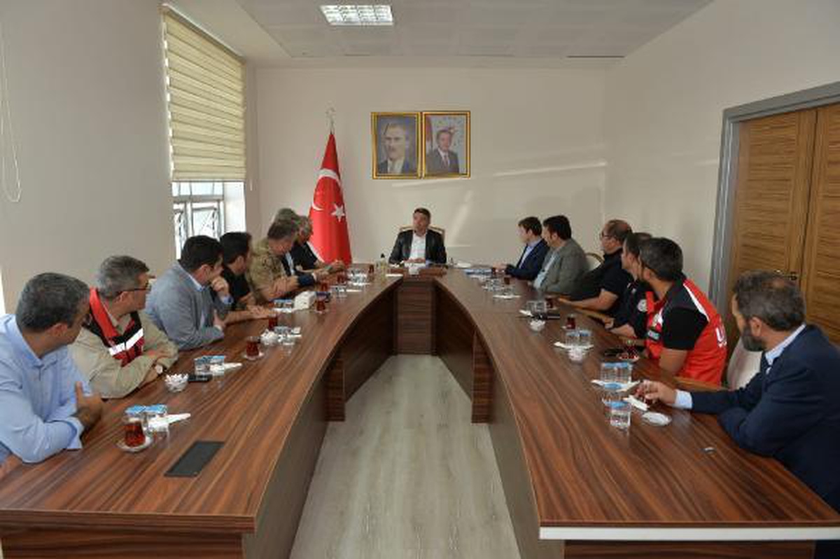 Erzurum gündem haberi | Vali Memiş: Çat\'ta 4.9 büyüklüğündeki depremde hafif hasarlı yerler var