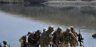 Malatya haberi: Balık tutmak için Fırat nehrine giren lise müdürü boğuldu