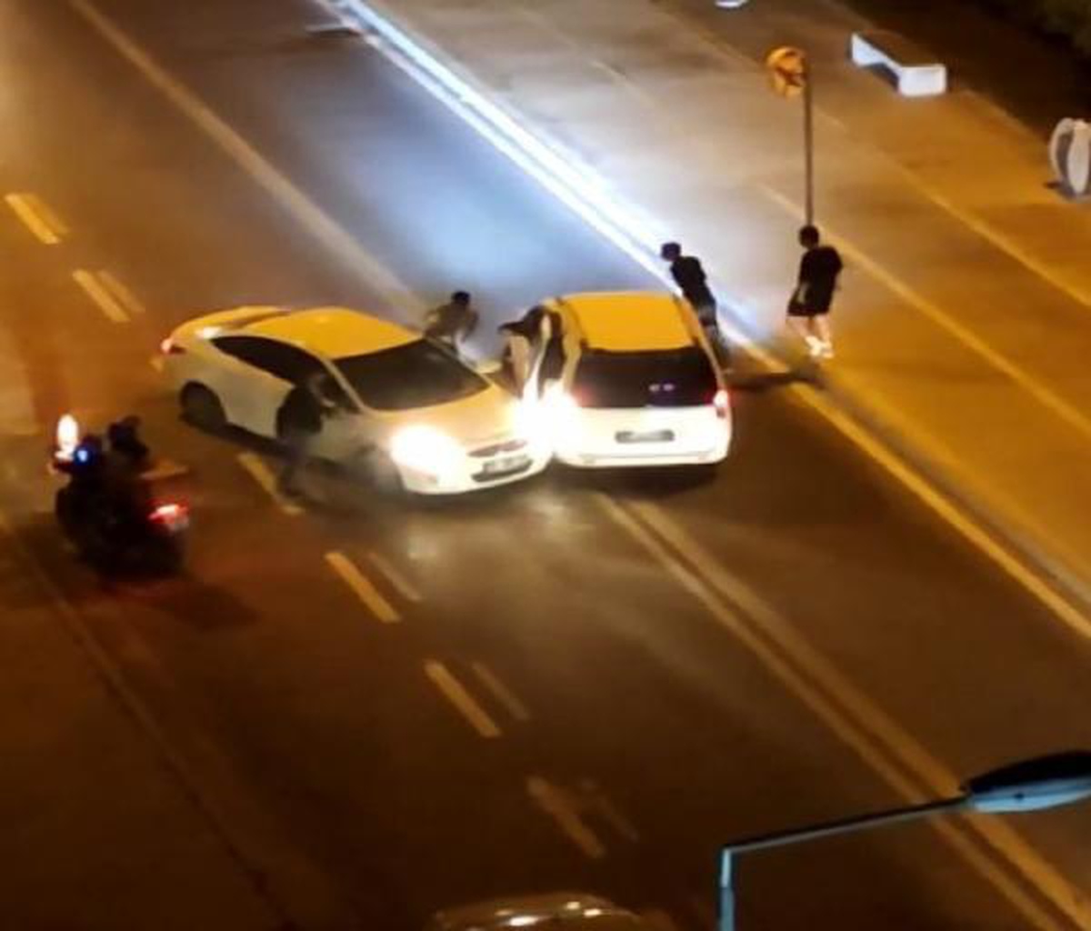 Beylikdüzü\'nde kardeşine laf atanlara dehşeti yaşattı