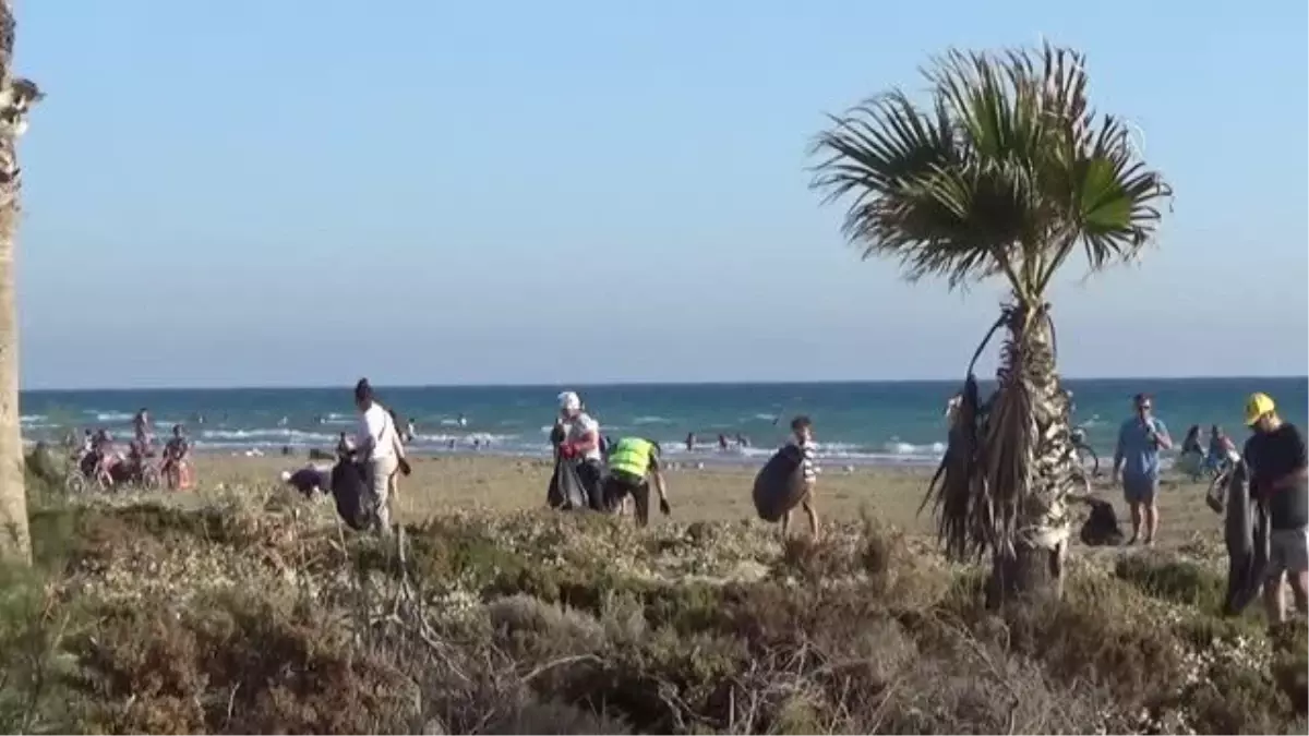 Mersin\'de deniz kaplumbağalarının yuva yaptığı kumsal temizlendi