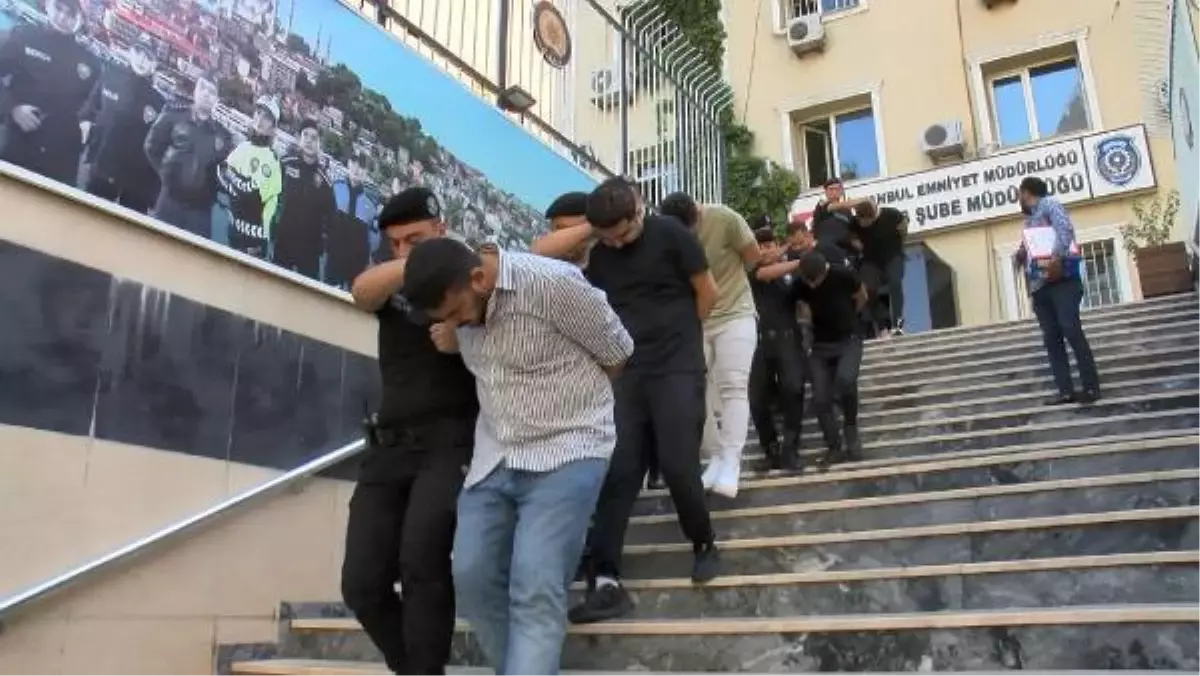 Son dakika haberi... Fatih\'teki gasp şüphelilerine operasyon; 2\'si polis 12 şüpheli adliyeye sevk edildi