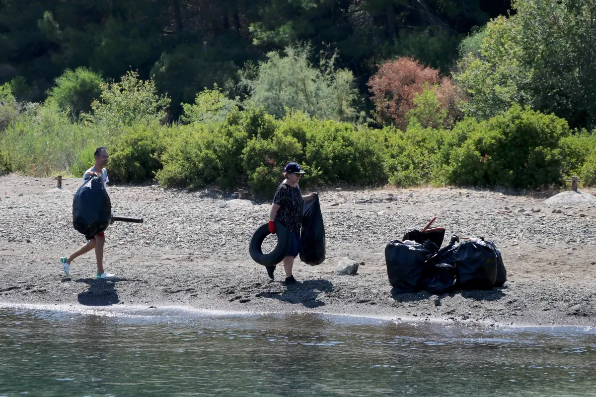 Fethiye\'deki adada çevre temizliği yapıldı