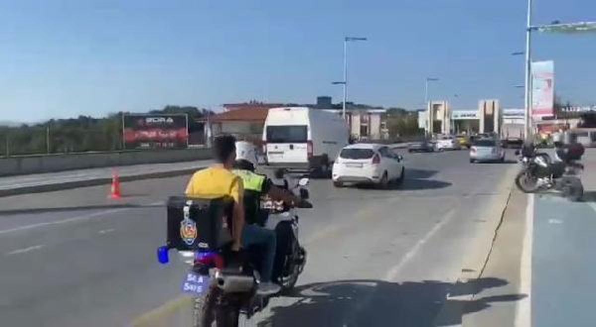 Geç kalanları sınava motosikletli polisler yetiştirdi