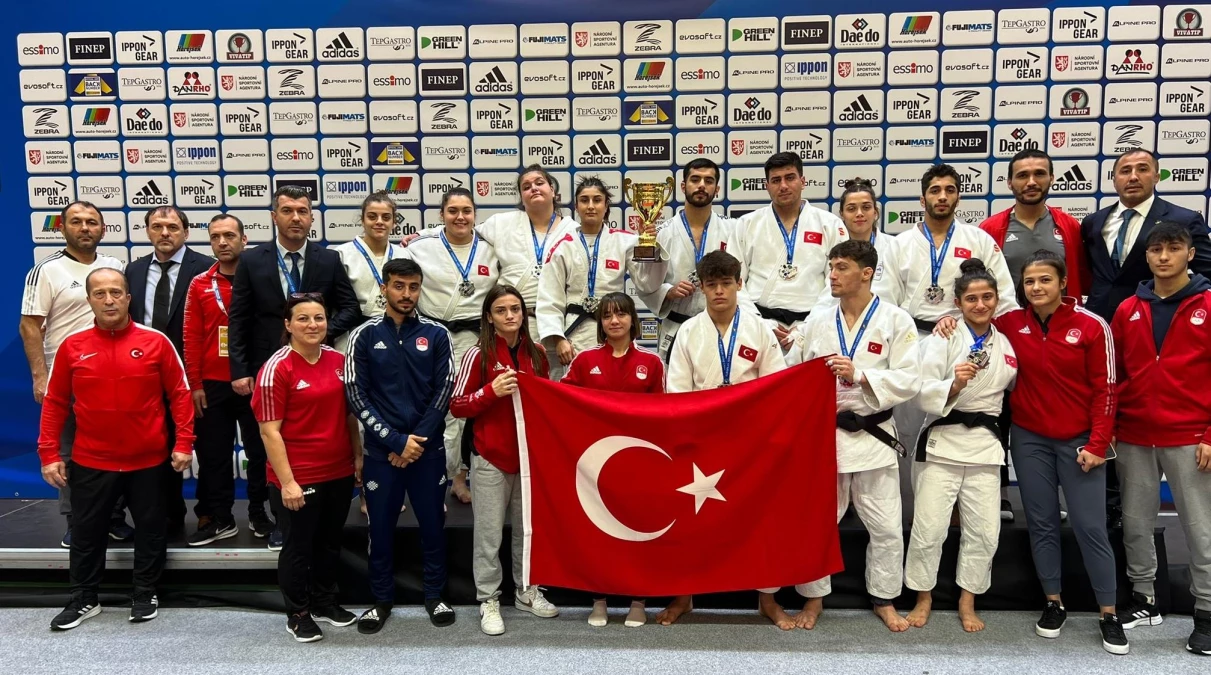 Gençler Avrupa Judo Şampiyonası\'nda karma takımlarda Türkiye gümüş madalya kazandı