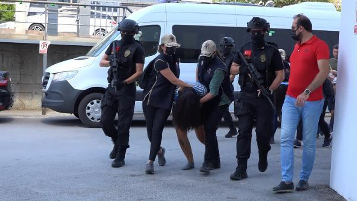 Son dakika haber... İnfaz koruma memurunun şehit olduğu bombalı saldırının failleri Bursa\'ya getirildi (2)