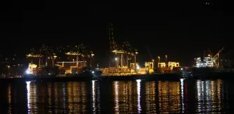 İskenderun'da limanda su alan konteyner gemisi battı