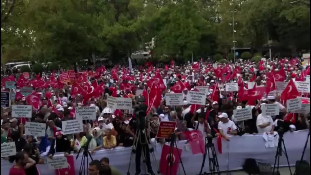 İstanbul\'da Lgbti Karşıtı Yürüyüş Yapıldı
