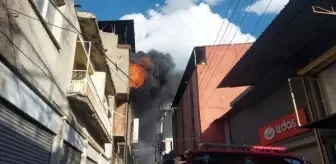 İzmir haber... İzmir'de, mobilya fabrikasındaki yangın korkuttu