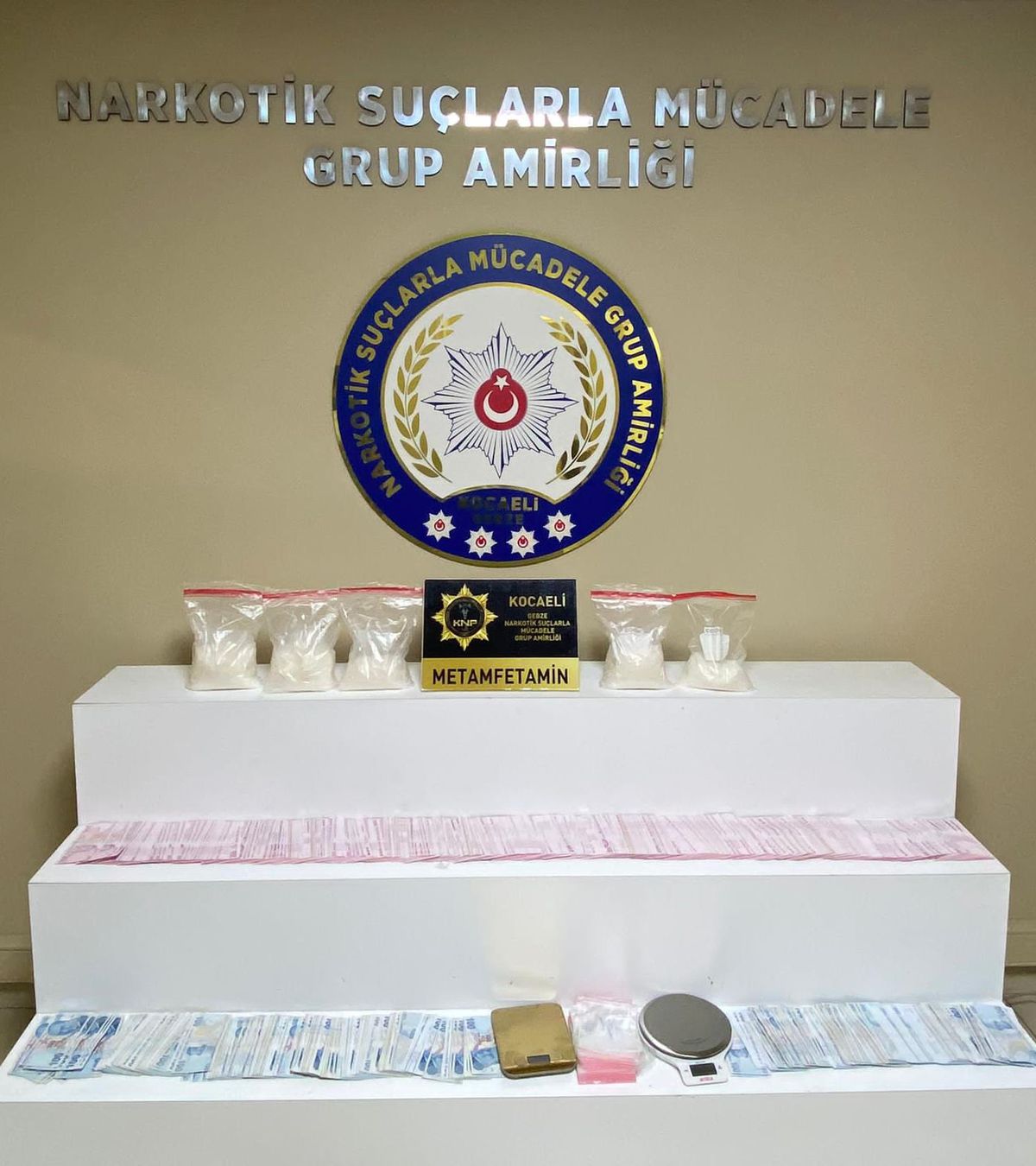 Kocaeli\'de 2 kilo 120 gram metamfetamin ele geçirildi