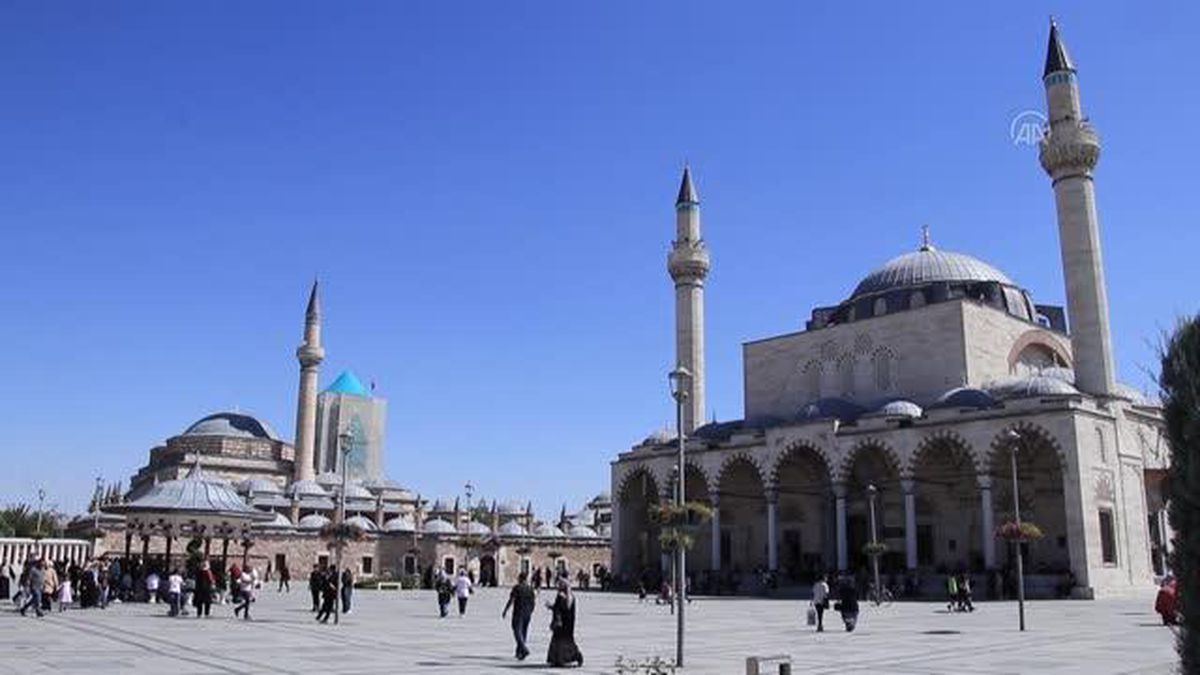 Mevlana Müzesi'nde hafta sonu yoğunluğu yaşanıyor