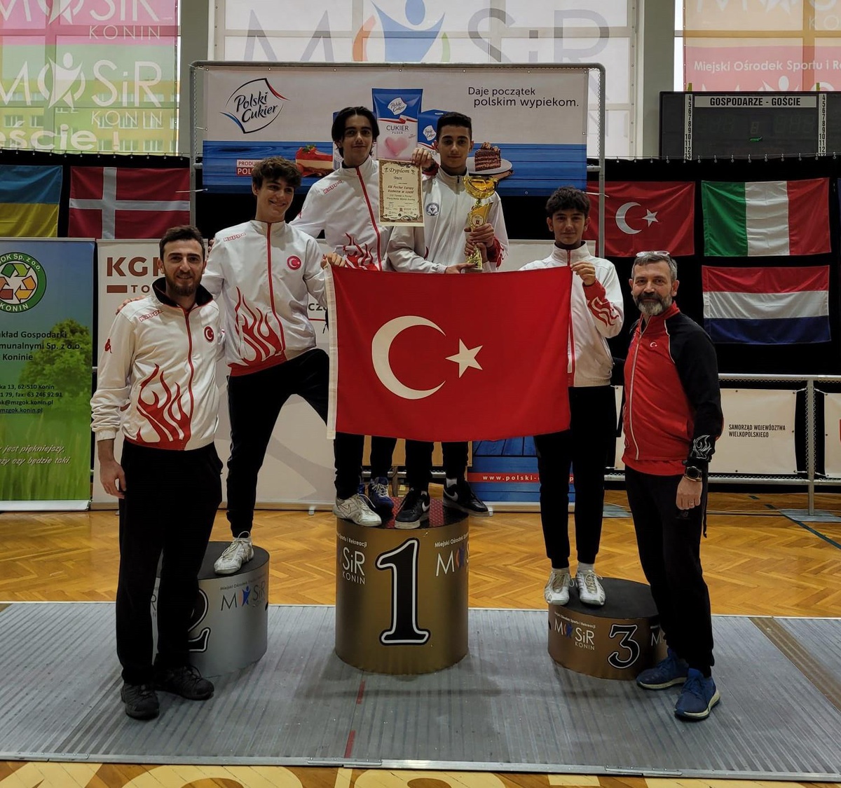 Milli eskrimciler, Polonya\'daki turnuvanın ikinci gününde biri altın 2 madalya kazandı