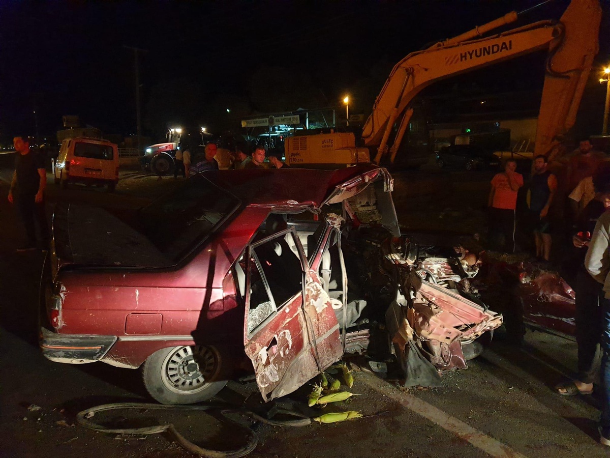 Samsun\'daki trafik kazasında 2 kardeş hayatını kaybetti, 4 kişi yaralandı