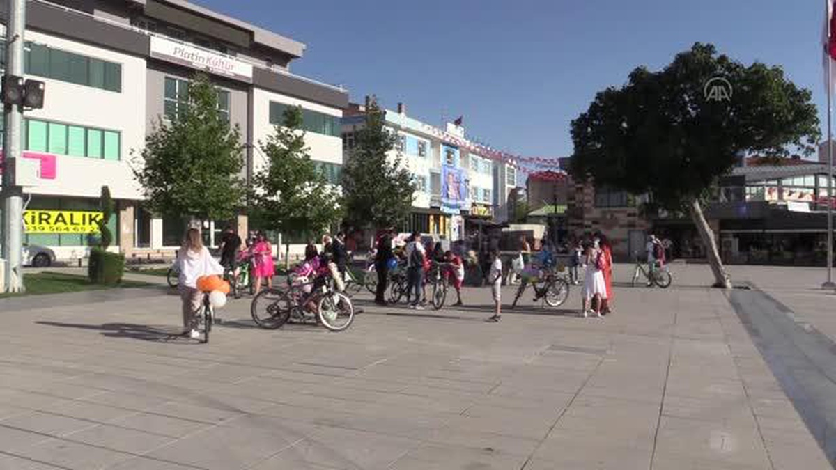 Çorum\'da Süslü Kadınlar Bisiklet Turu düzenlendi