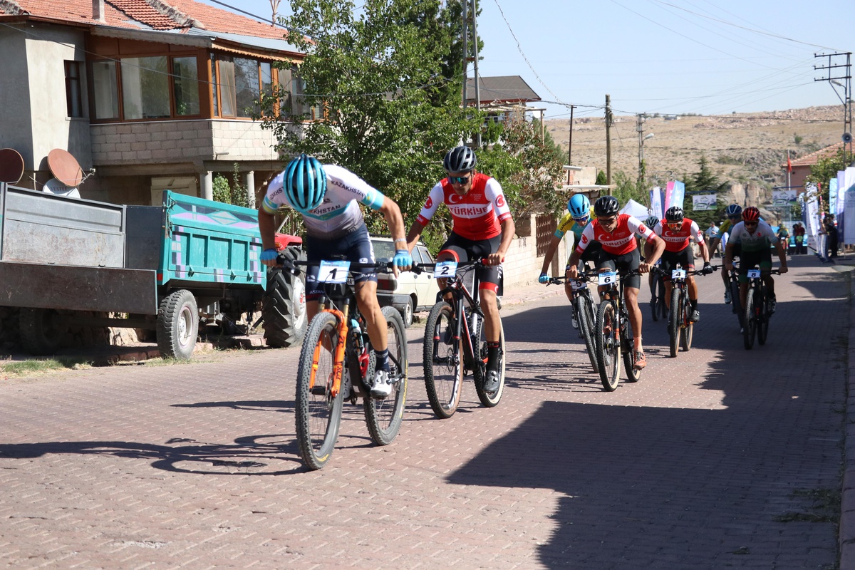 Uluslararası Erciyes MTB Cup Dağ Bisikleti Yarışları\'nın ikinci etabı koşuldu