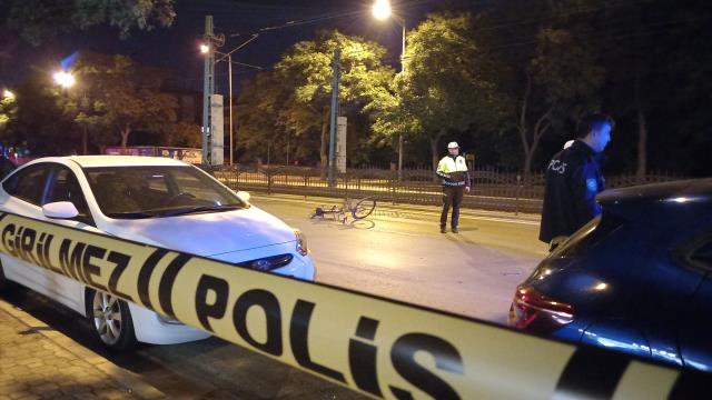 Alkollü sürücü bisikletlinin ölümüne neden oldu, 7 araca çarptı, kazayı fark etmedi Alkollü sürücü bisikletlinin ölümüne neden oldu, 7 araca çarptı, kazayı fark etmedi