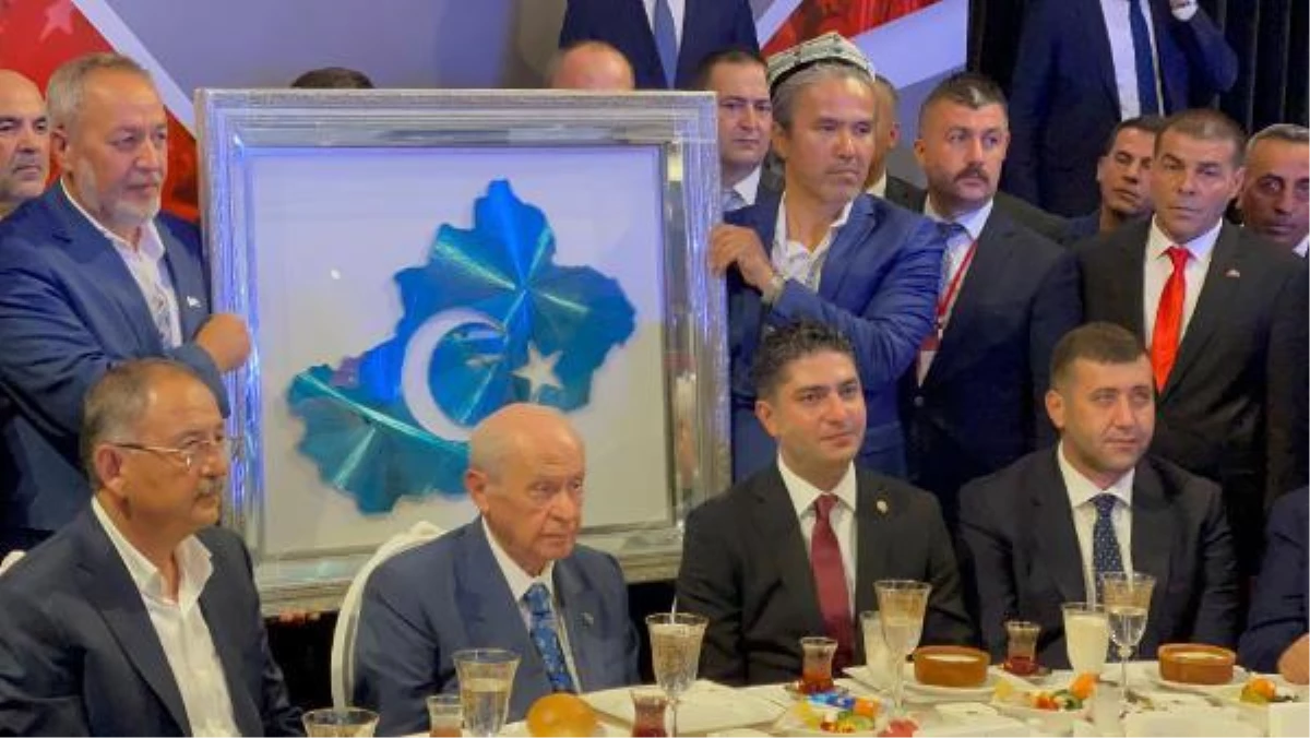 Bahçeli, Hür Doğu Türkistanlılar Derneği Yönetim Kurulu üyeleriyle bir araya geldi