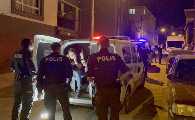 18 yaşındaki genç, gittiği kadının evinde öldürüldü! Cinayetin baş şüphelisi iki kardeş tutuklandı 18 yaşındaki genç, gittiği kadının evinde öldürüldü! Cinayetin baş şüphelisi iki kardeş tutuklandı