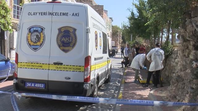 Fatih'te 2 polisi silahla vuran saldırganların kaçma anı kamerada Fatih'te 2 polisi silahla vuran saldırganların kaçma anı kamerada