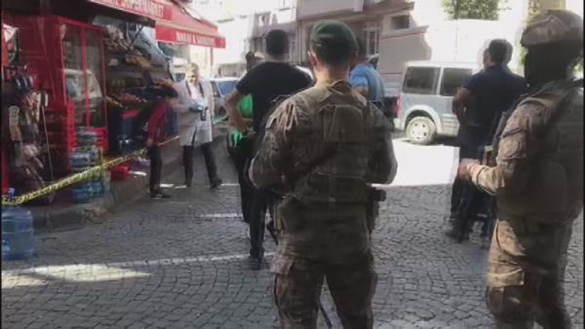 Son dakika haberleri... Fatih\'te polislere silahlı saldırı - 2