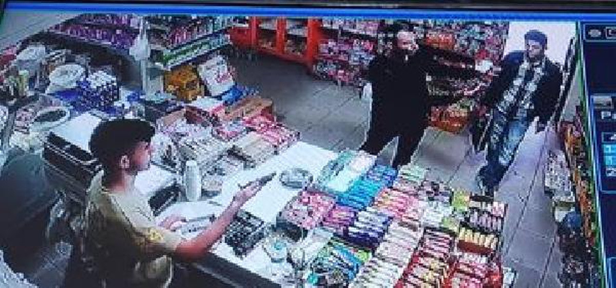 Son dakika gündem: Fatih\'te polisleri vuran saldırganların marketteki fotoğrafları