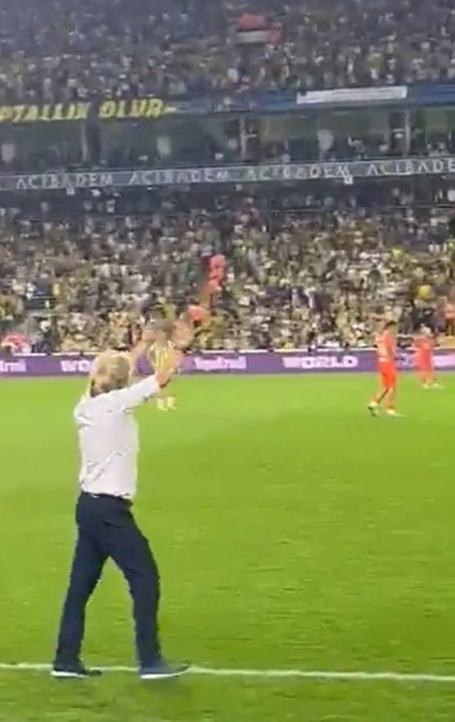 Fenerbahçe penaltı kazandı, Jorge Jesus kenarda adeta kendini paraladı! Israrla Pedro'yu işaret etti Fenerbahçe penaltı kazandı, Jorge Jesus kenarda adeta kendini paraladı! Israrla Pedro'yu işaret etti