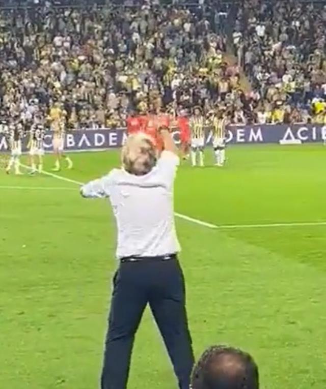 Fenerbahçe penaltı kazandı, Jorge Jesus kenarda adeta kendini paraladı! Israrla Pedro'yu işaret etti Fenerbahçe penaltı kazandı, Jorge Jesus kenarda adeta kendini paraladı! Israrla Pedro'yu işaret etti