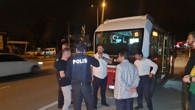 Halk otobüsüne silahlı saldırı! Seyir halindeyken motosikletten ateş açtılar Halk otobüsüne silahlı saldırı! Seyir halindeyken motosikletten ateş açtılar