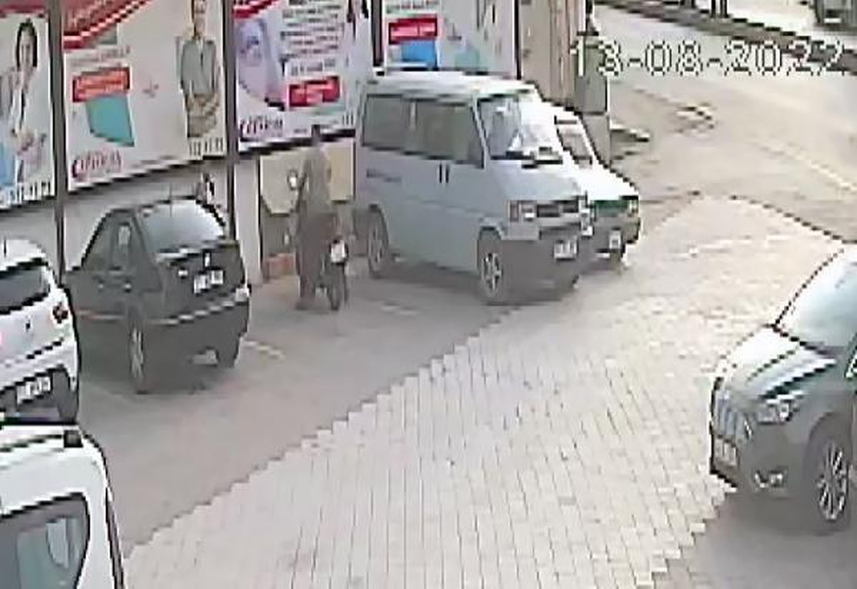 Son dakika haber... Hasta yakını gibi gittiği hastanenin bahçesinden 2 motosiklet çaldı
